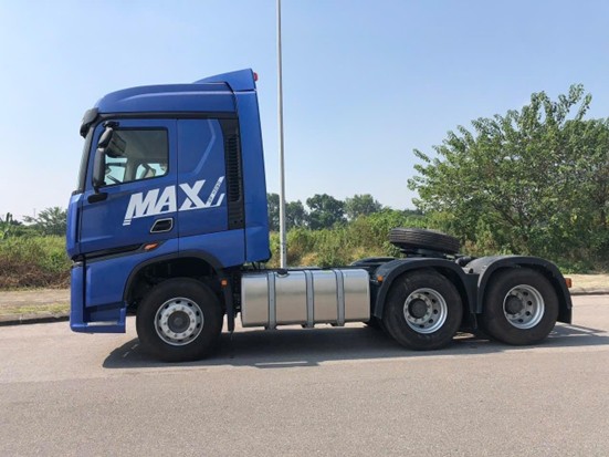TCH: Lượng hàng hoá lưu thông không giảm, nhu cầu xe đầu kéo container tăng vọt